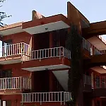 El Pino Apart