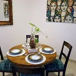 La Casa De La Puerta Azul