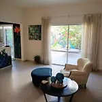 La Casa De La Puerta Azul
