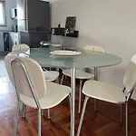 Moderno Departamento, En La Mejor Zona De Mendoza
