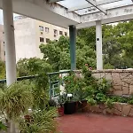 Habitaciones Con Bano Compartido En Departamento Mid Century Modern