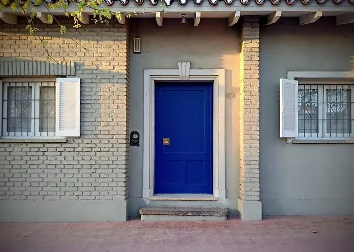 La Casa De La Puerta Azul