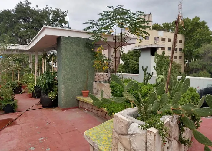 Habitaciones Con Bano Compartido En Departamento Mid Century Modern