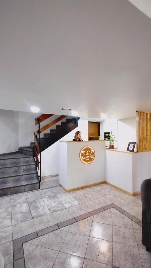 Alta Hotel 2*