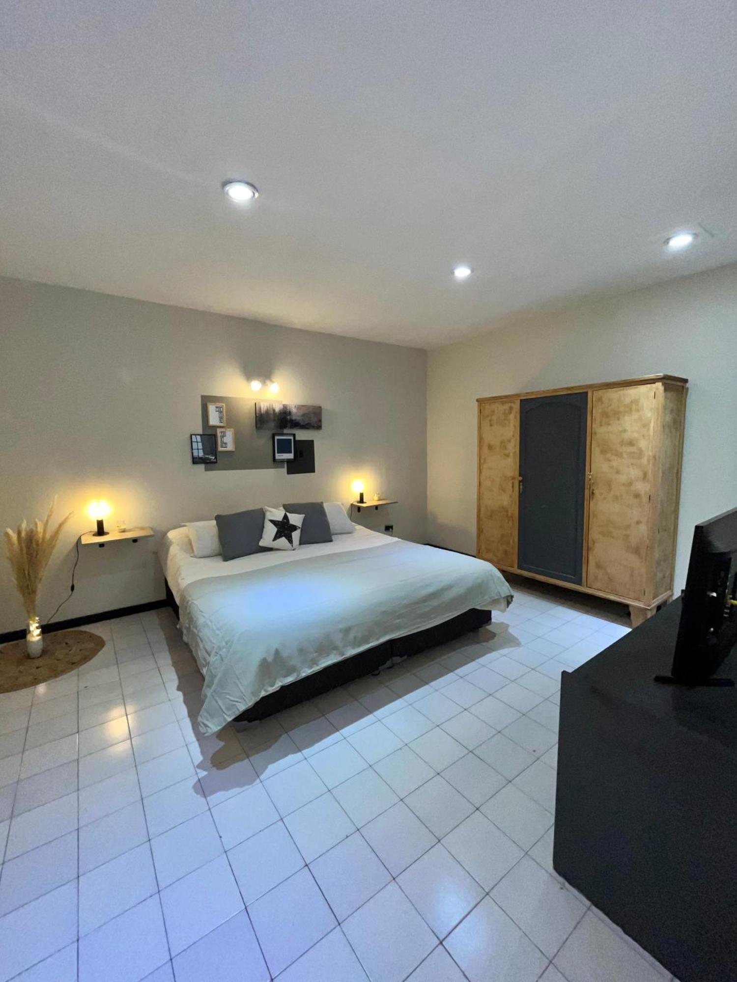 Departamento Espana A 3 Cuadras Plaza Independencia *