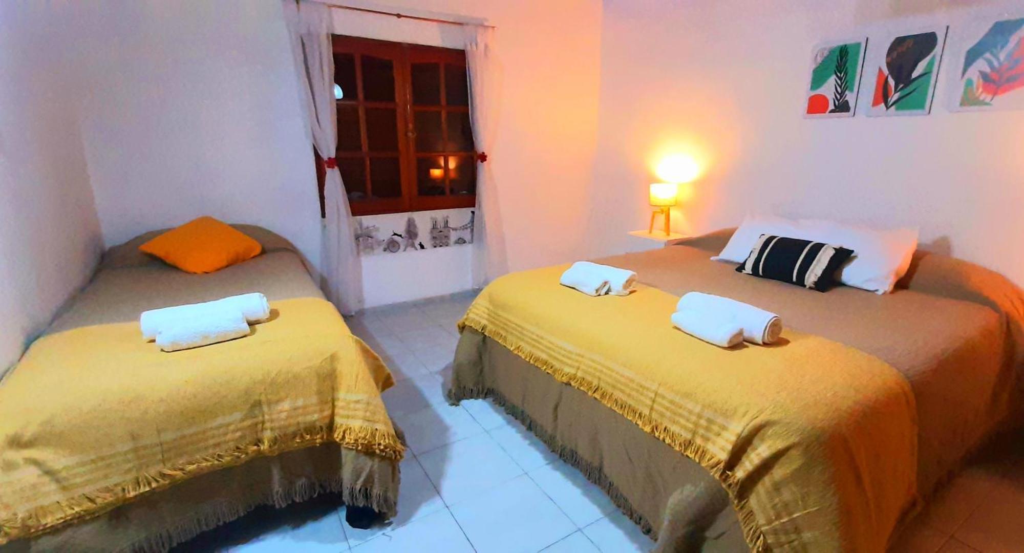 Holiday home Casa Ideal Turistas En Mendoza, Ubicacion Perfecta, Patio Con Parrilla Y Parking Privado Gratis A 100 Mts *