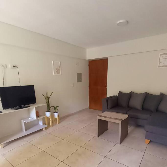 Hermoso Departamento Centrico Con Estacionamiento. * Mendoza