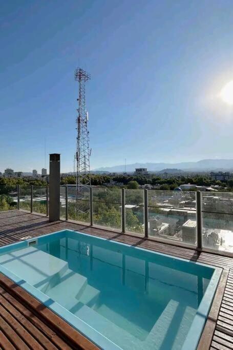Apartamento Hermoso Departamento Centrico Con Estacionamiento. *