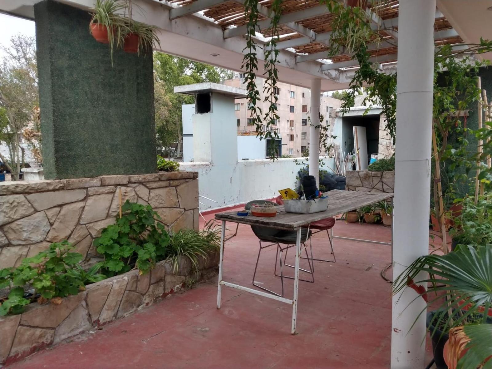Habitación en casa particular Con Bano Compartido En Departamento Mid Century Modern Mendoza