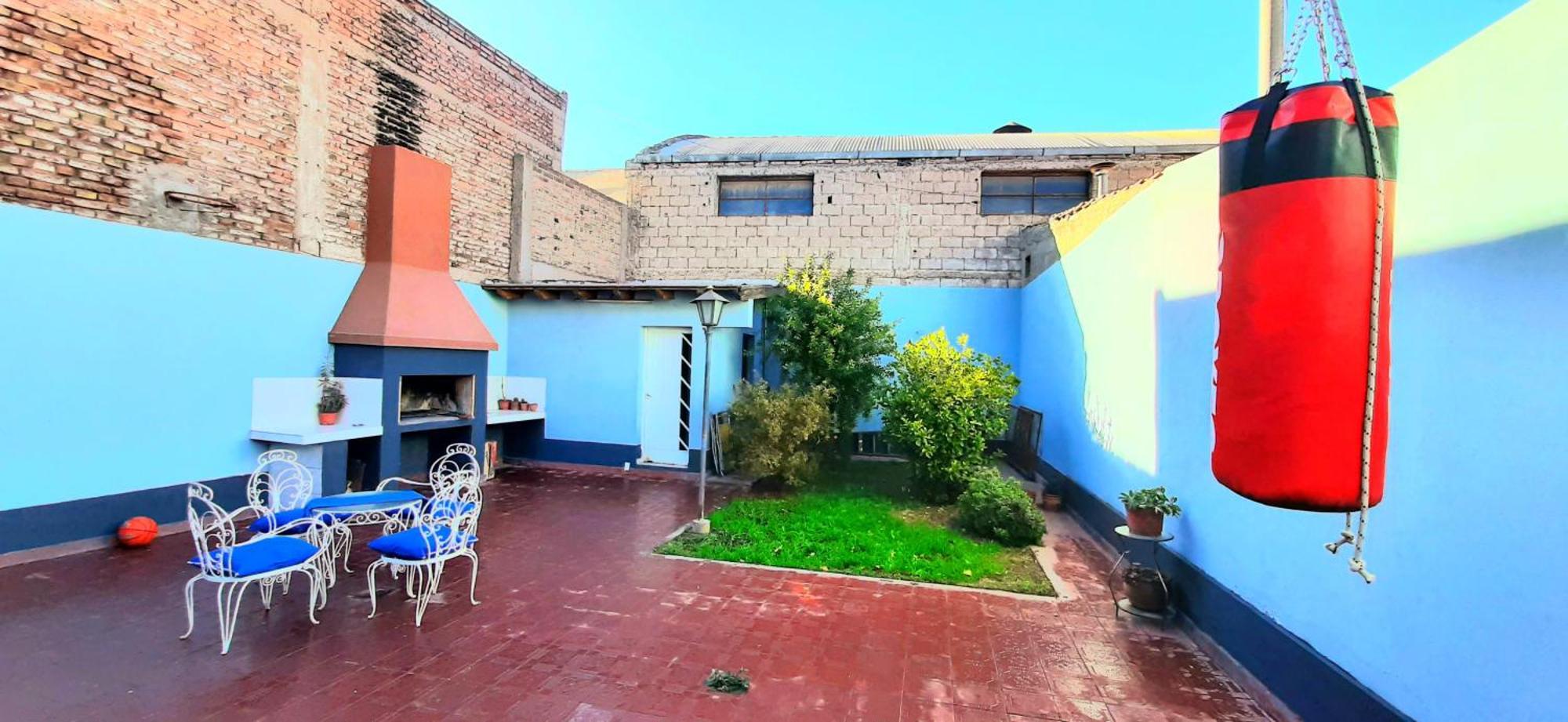 Holiday home Casa Ideal Turistas En Mendoza, Ubicacion Perfecta, Patio Con Parrilla Y Parking Privado Gratis A 100 Mts