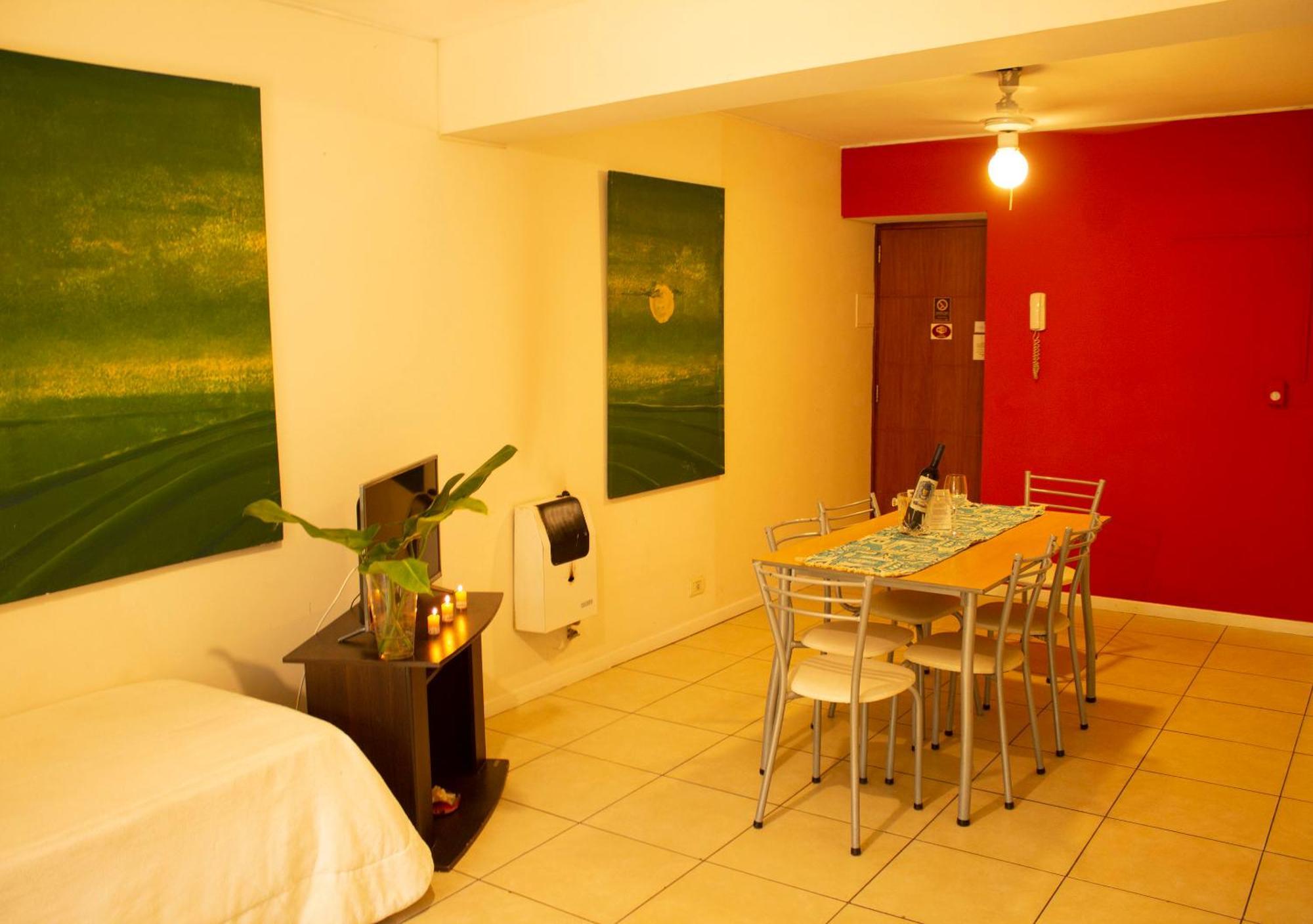 Uvas Apartahotel