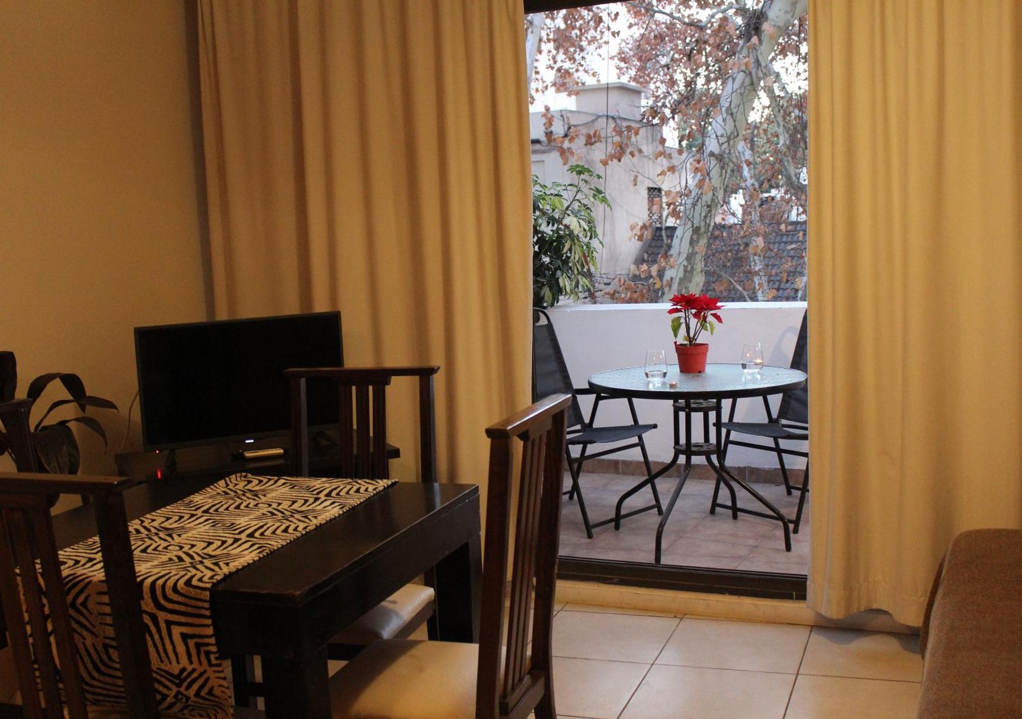 Uvas Apartahotel