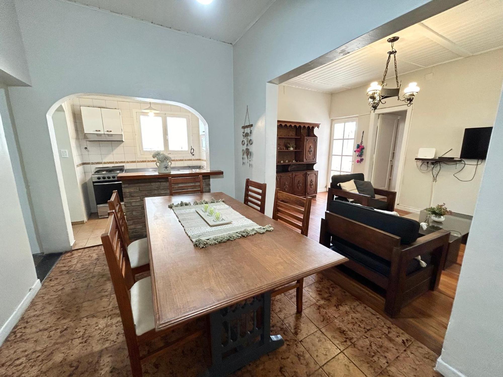 Casa Rosas En La Mejor Zona De Quinta Seccion Mendoza