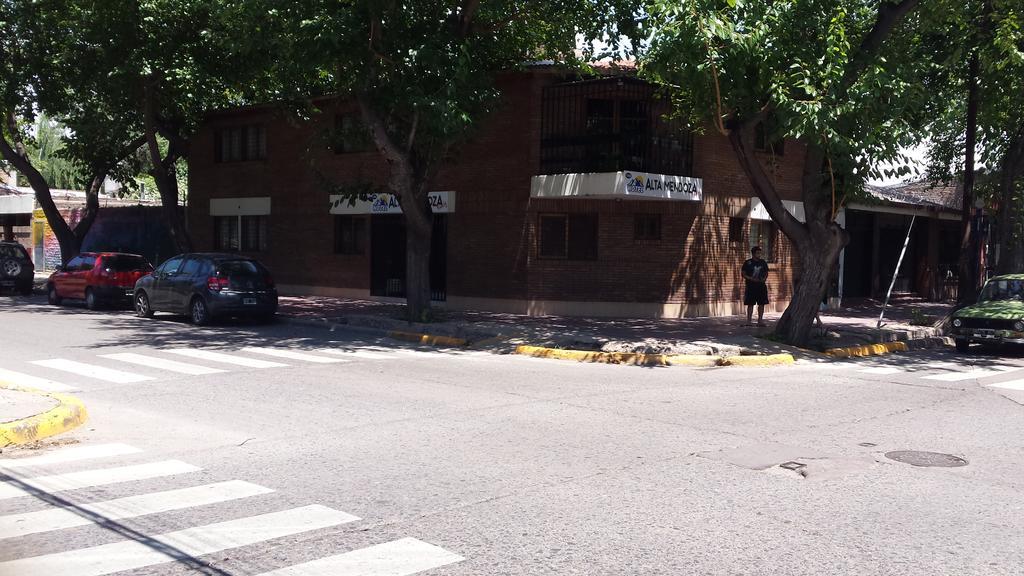 Alta Hotel 2*