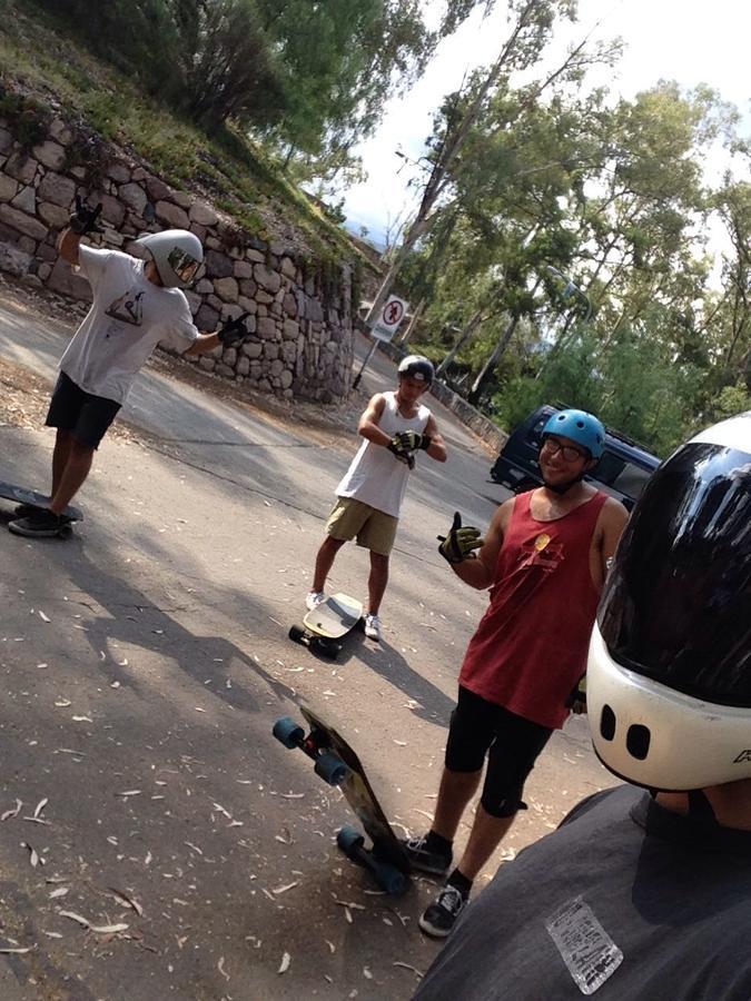 Longboard House Hostal *