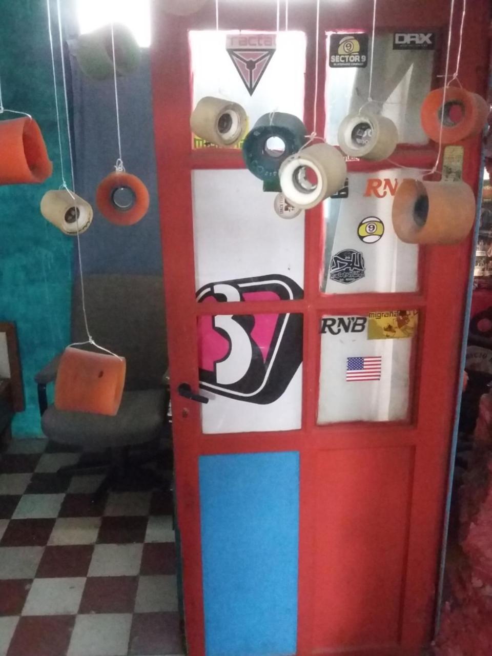 Longboard House Hostal *