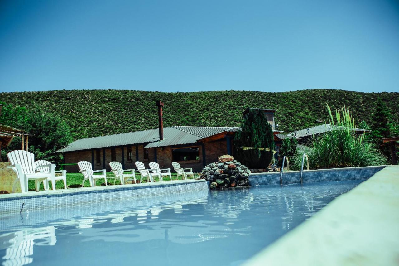 Chalet Casona Familiar Potrerillos Y *