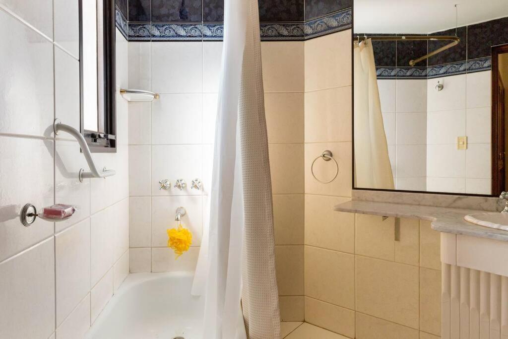 Apartamento Piso Frontal En La Mejor Calle De Mendoza! *