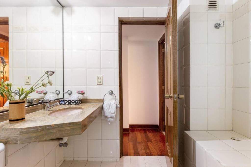 Apartamento Piso Frontal En La Mejor Calle De Mendoza! *