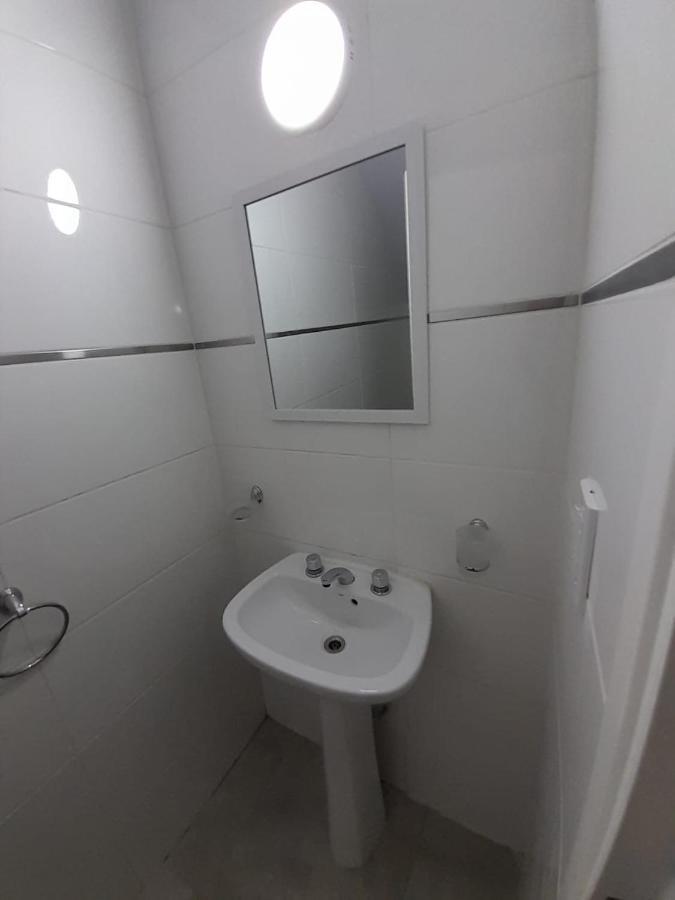 Departamento Amueblado A Estrenar Con Capacidad Hasta 6 Personas Incluye Camas,ropa De Cama , Vajilla Completa, Artefactos De Cocina Eléctricos, Smarttv, 3 , 2 Baños, Patio Con Churasquera Y Cochera Hasta 3 Autos Mendoza