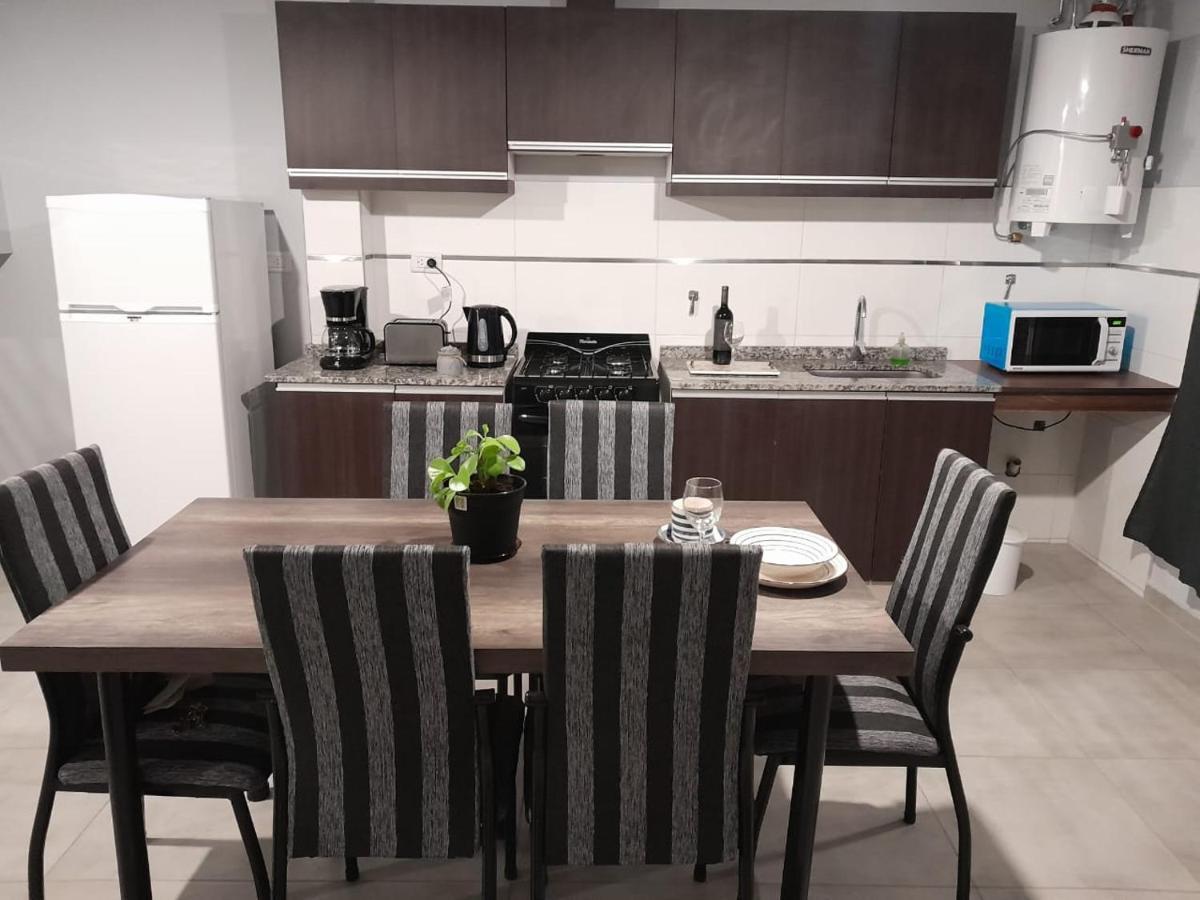 Departamento Amueblado A Estrenar Con Capacidad Hasta 6 Personas Incluye Camas,ropa De Cama , Vajilla Completa, Artefactos De Cocina Eléctricos, Smarttv, 3 , 2 Baños, Patio Con Churasquera Y Cochera Hasta 3 Autos Apartamento