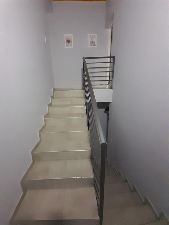 Apartamento Departamento Amueblado A Estrenar Con Capacidad Hasta 6 Personas Incluye Camas,ropa De Cama , Vajilla Completa, Artefactos De Cocina Eléctricos, Smarttv, 3 , 2 Baños, Patio Con Churasquera Y Cochera Hasta 3 Autos