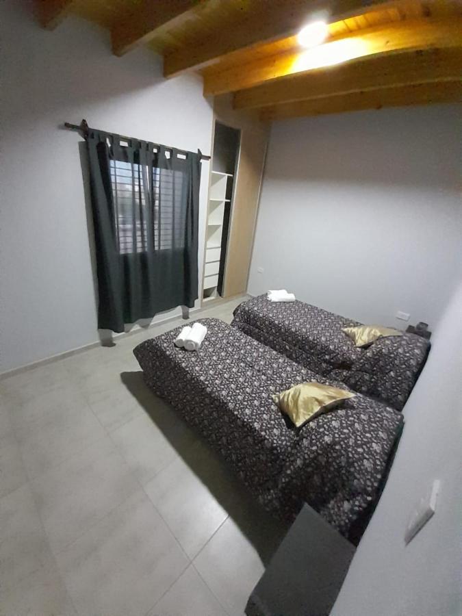 Departamento Amueblado A Estrenar Con Capacidad Hasta 6 Personas Incluye Camas,ropa De Cama , Vajilla Completa, Artefactos De Cocina Eléctricos, Smarttv, 3 , 2 Baños, Patio Con Churasquera Y Cochera Hasta 3 Autos Mendoza