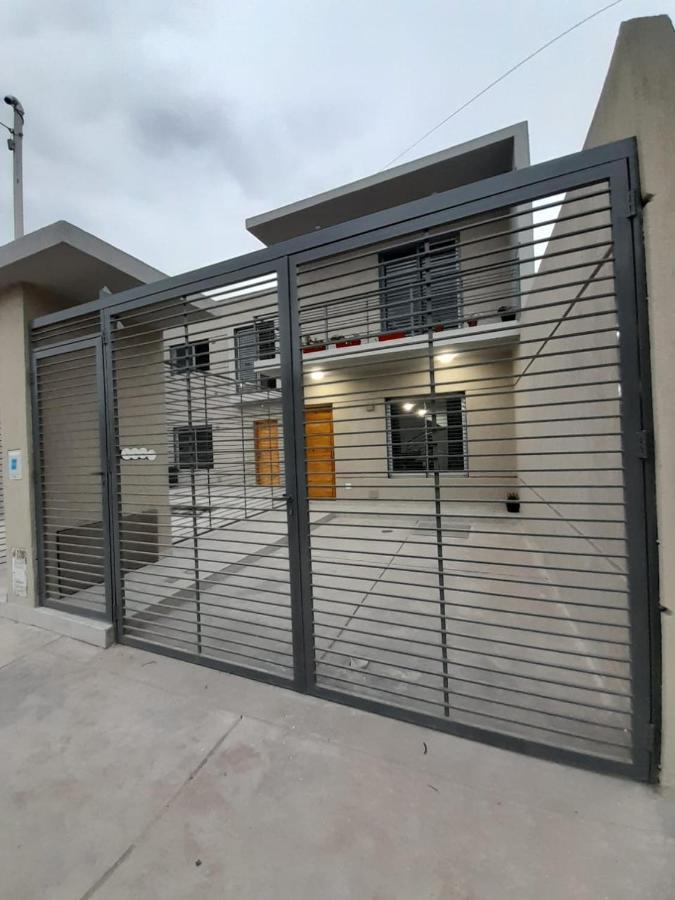 Departamento Amueblado A Estrenar Con Capacidad Hasta 6 Personas Incluye Camas,ropa De Cama , Vajilla Completa, Artefactos De Cocina Eléctricos, Smarttv, 3 , 2 Baños, Patio Con Churasquera Y Cochera Hasta 3 Autos Apartamento Mendoza