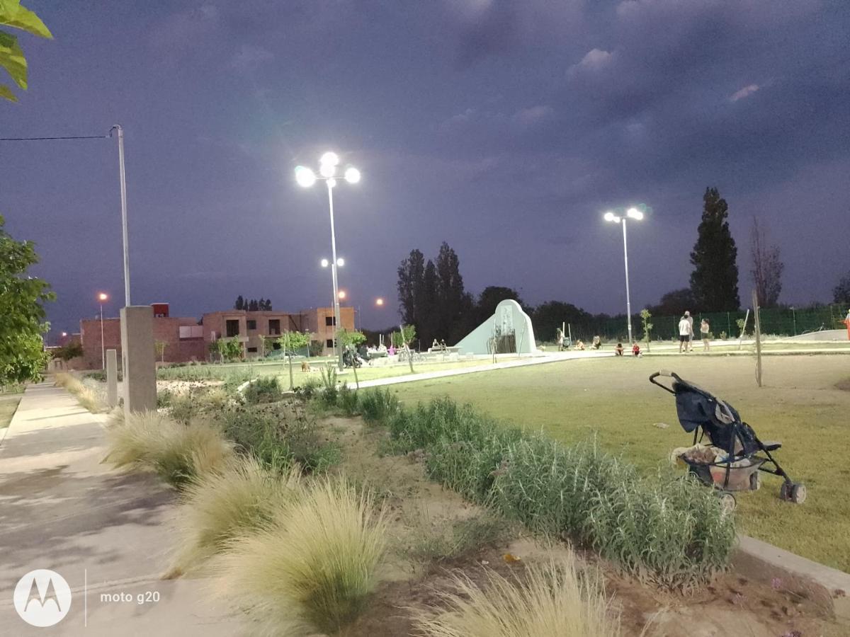 Departamento Amueblado A Estrenar Con Capacidad Hasta 6 Personas Incluye Camas,ropa De Cama , Vajilla Completa, Artefactos De Cocina Eléctricos, Smarttv, 3 , 2 Baños, Patio Con Churasquera Y Cochera Hasta 3 Autos * Mendoza
