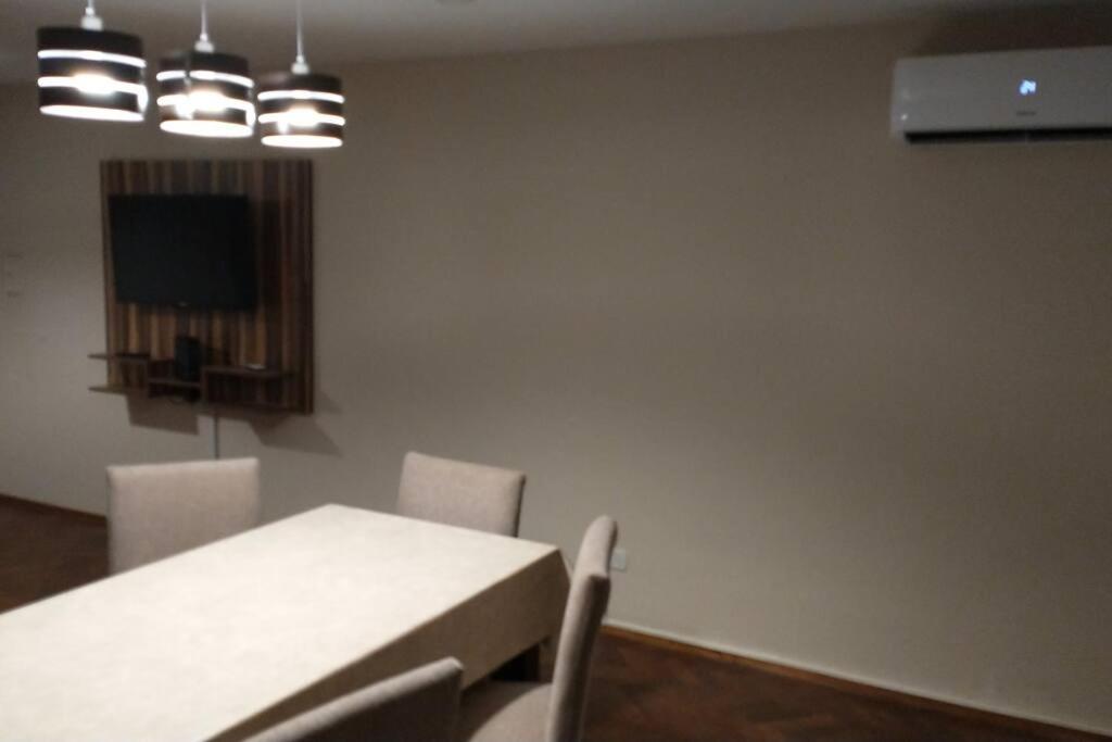 Apartamento Bonito Departamento Frontal En Zona Residencial - *