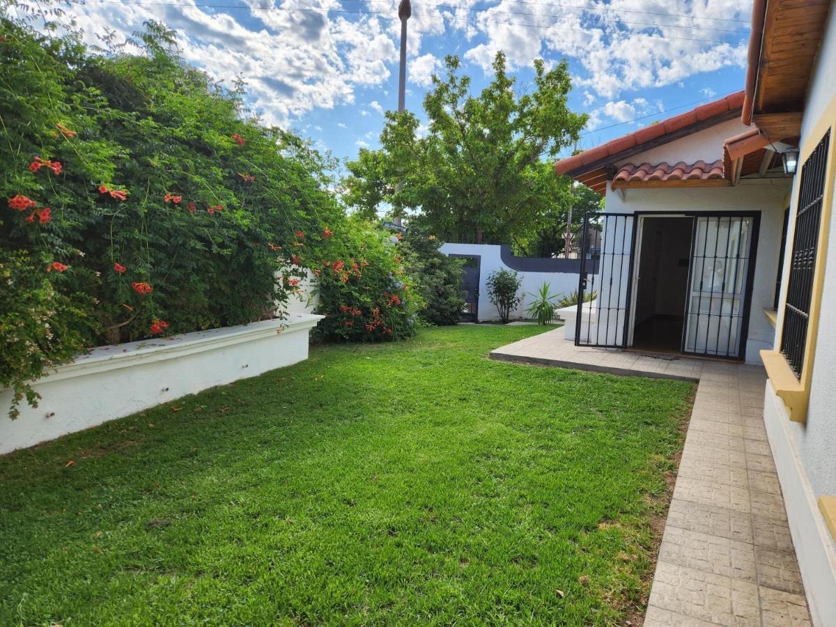 Casa Deluxe Malbec , Barrio Privado, Con Cochera Doble, Jardin Y Churrasquera Holiday home Mendoza