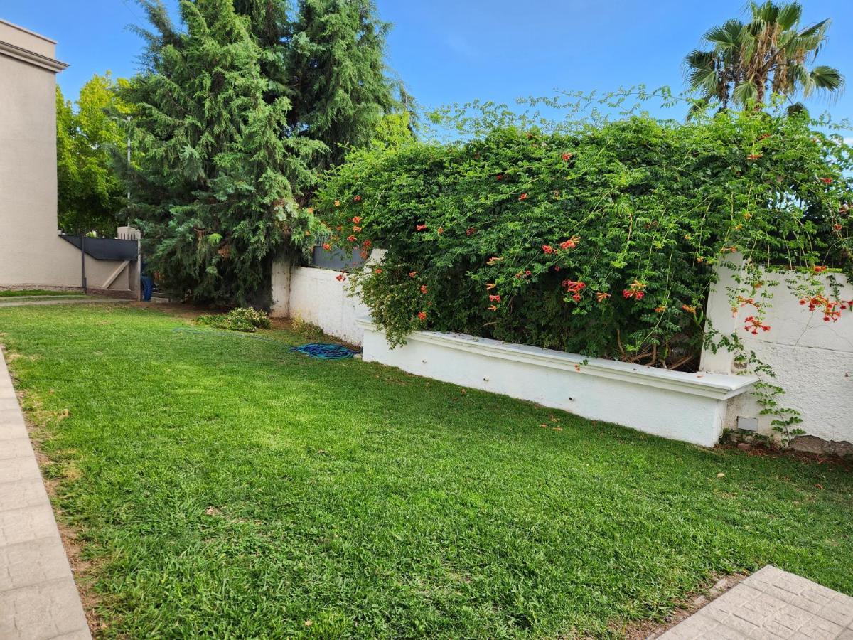Casa Deluxe Malbec , Barrio Privado, Con Cochera Doble, Jardin Y Churrasquera Holiday home *