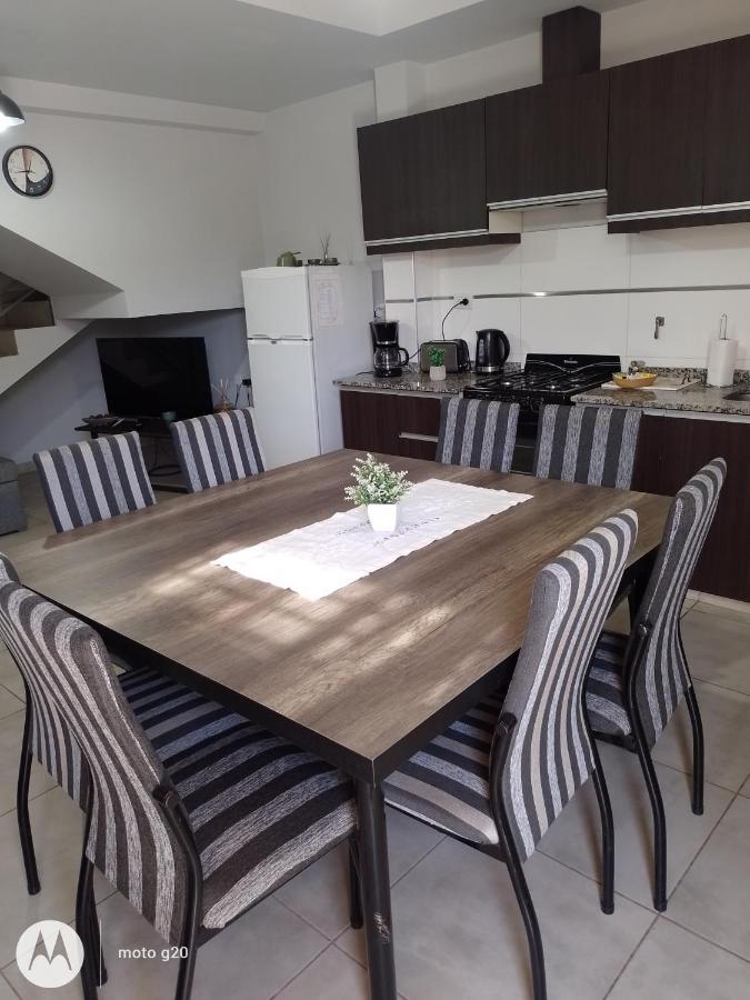 Apartamento Departamento Amueblado A Estrenar Con Capacidad Hasta 6 Personas Incluye Camas,ropa De Cama , Vajilla Completa, Artefactos De Cocina Eléctricos, Smarttv, 3 , 2 Baños, Patio Con Churasquera Y Cochera Hasta 3 Autos Mendoza