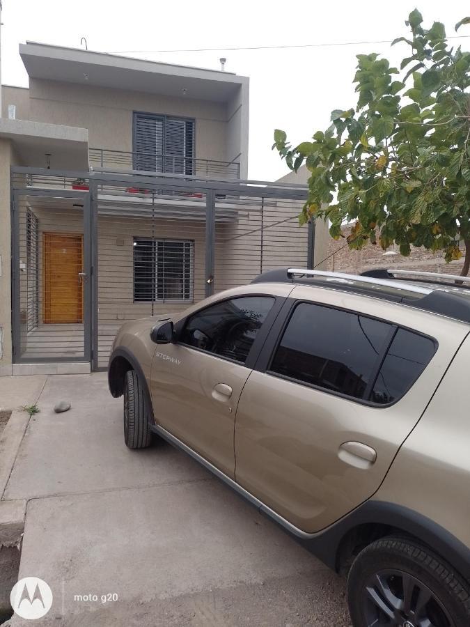 Departamento Amueblado A Estrenar Con Capacidad Hasta 6 Personas Incluye Camas,ropa De Cama , Vajilla Completa, Artefactos De Cocina Eléctricos, Smarttv, 3 , 2 Baños, Patio Con Churasquera Y Cochera Hasta 3 Autos * Mendoza
