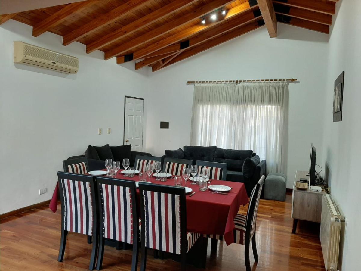 Casa Deluxe Malbec , Barrio Privado, Con Cochera Doble, Jardin Y Churrasquera Holiday home Mendoza