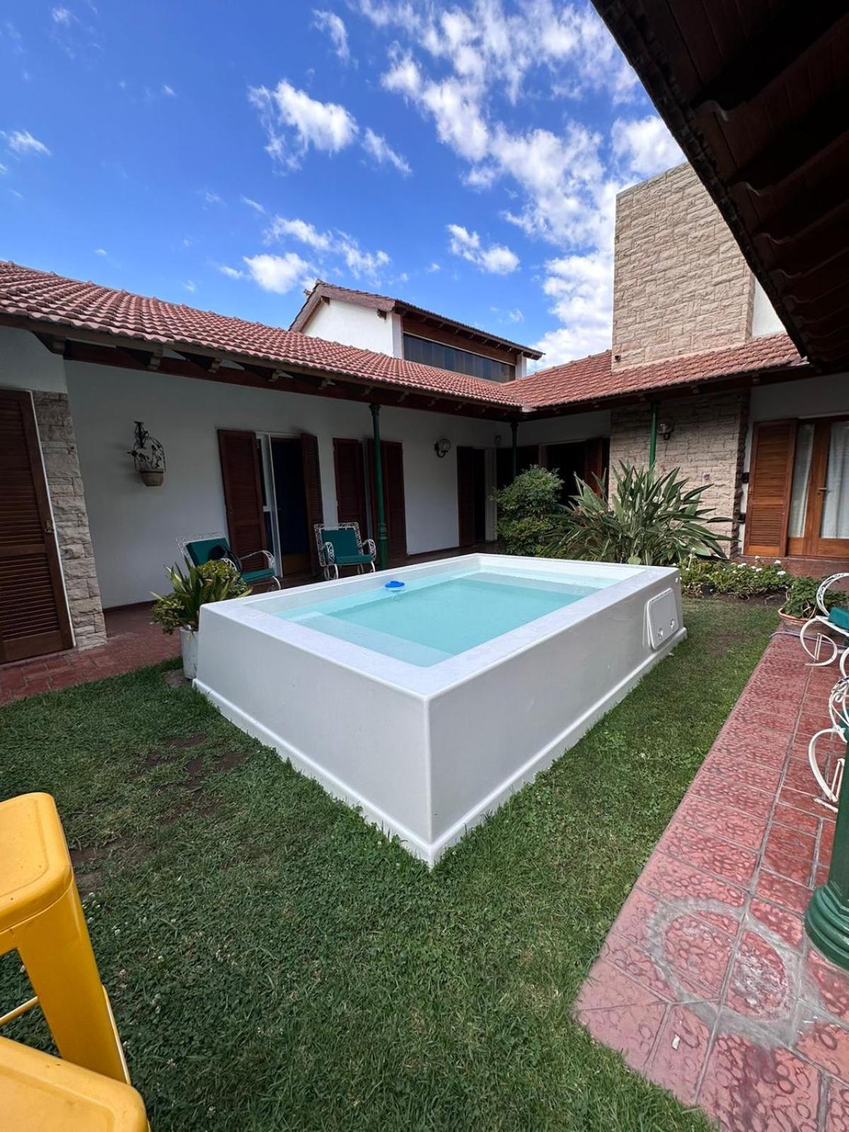 Valentino House Piscina Internet Parking Desayuno Сasa de vacaciones *