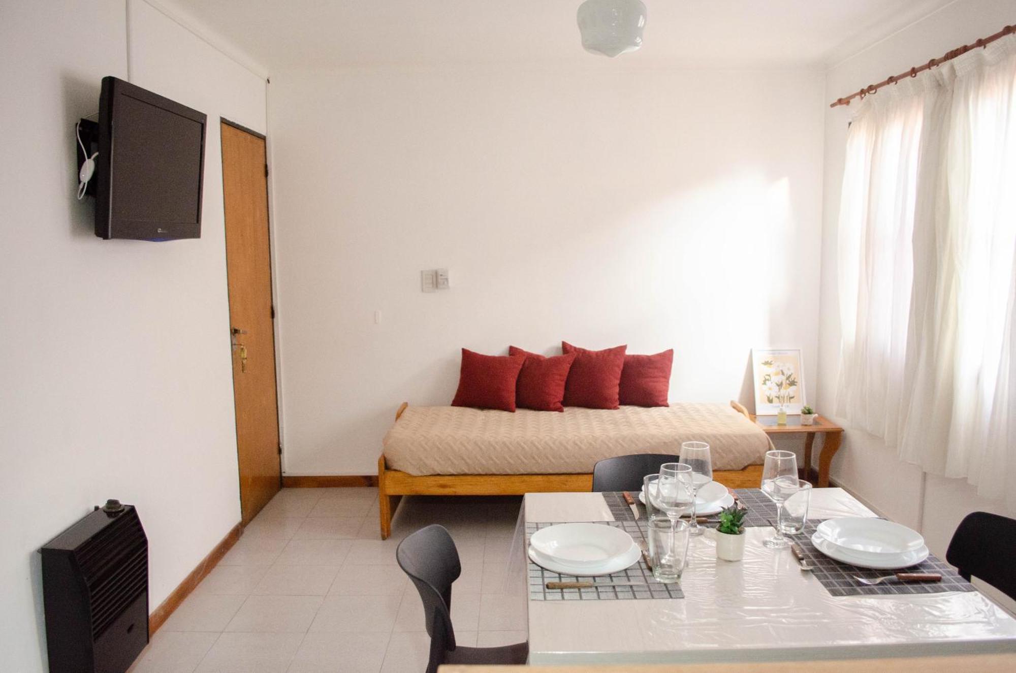 Departamento Amoblado En Pleno Centro De Mendoza. Apartamento