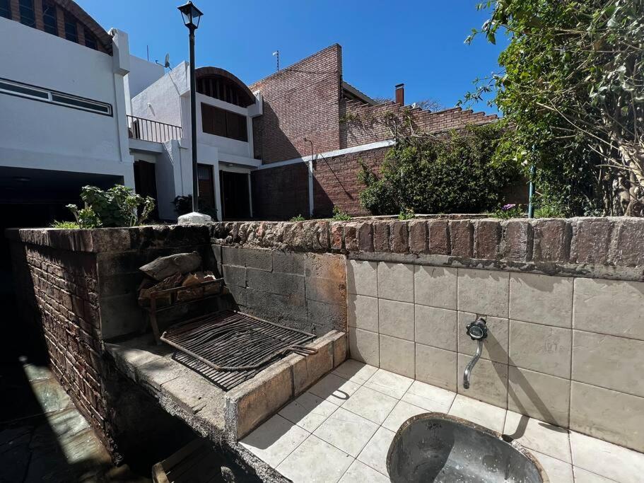Gran Casa A Metros Del Parque Gral San Martin Сasa de vacaciones *