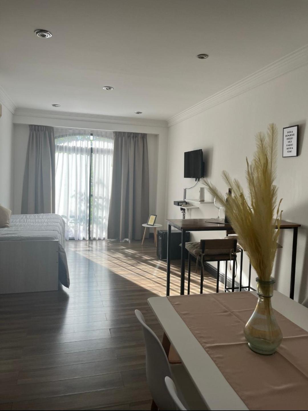 Excelente Ubicacion, Con Seguridad 24 Hs Apartamento *
