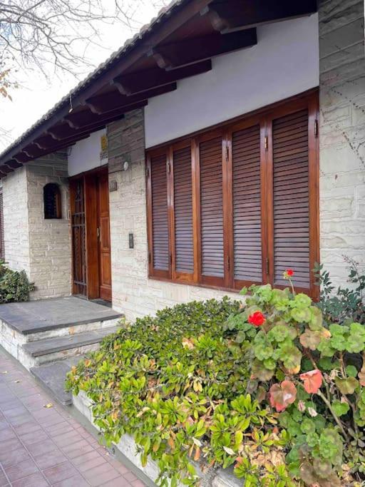 Valentino House Piscina Internet Parking Desayuno Сasa de vacaciones Mendoza