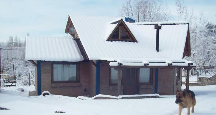 Chalet Casona Familiar Potrerillos Y *