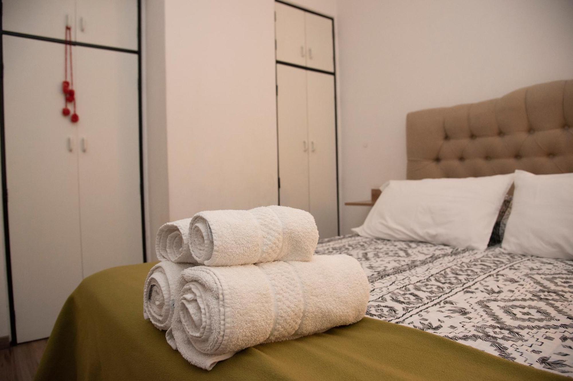 Apartamento Excelente Ubicacion, Frente A Plaza Independencia *