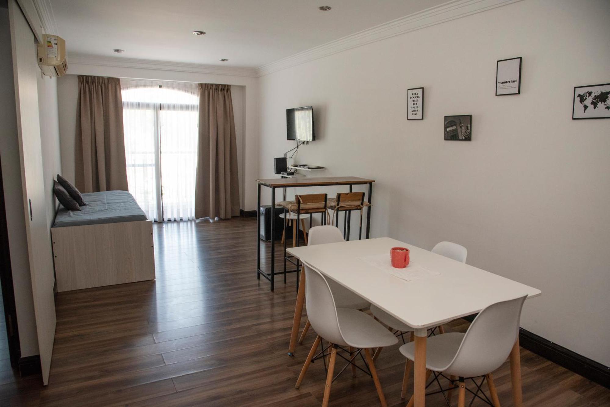 Apartamento Excelente Ubicacion, Con Seguridad 24 Hs *