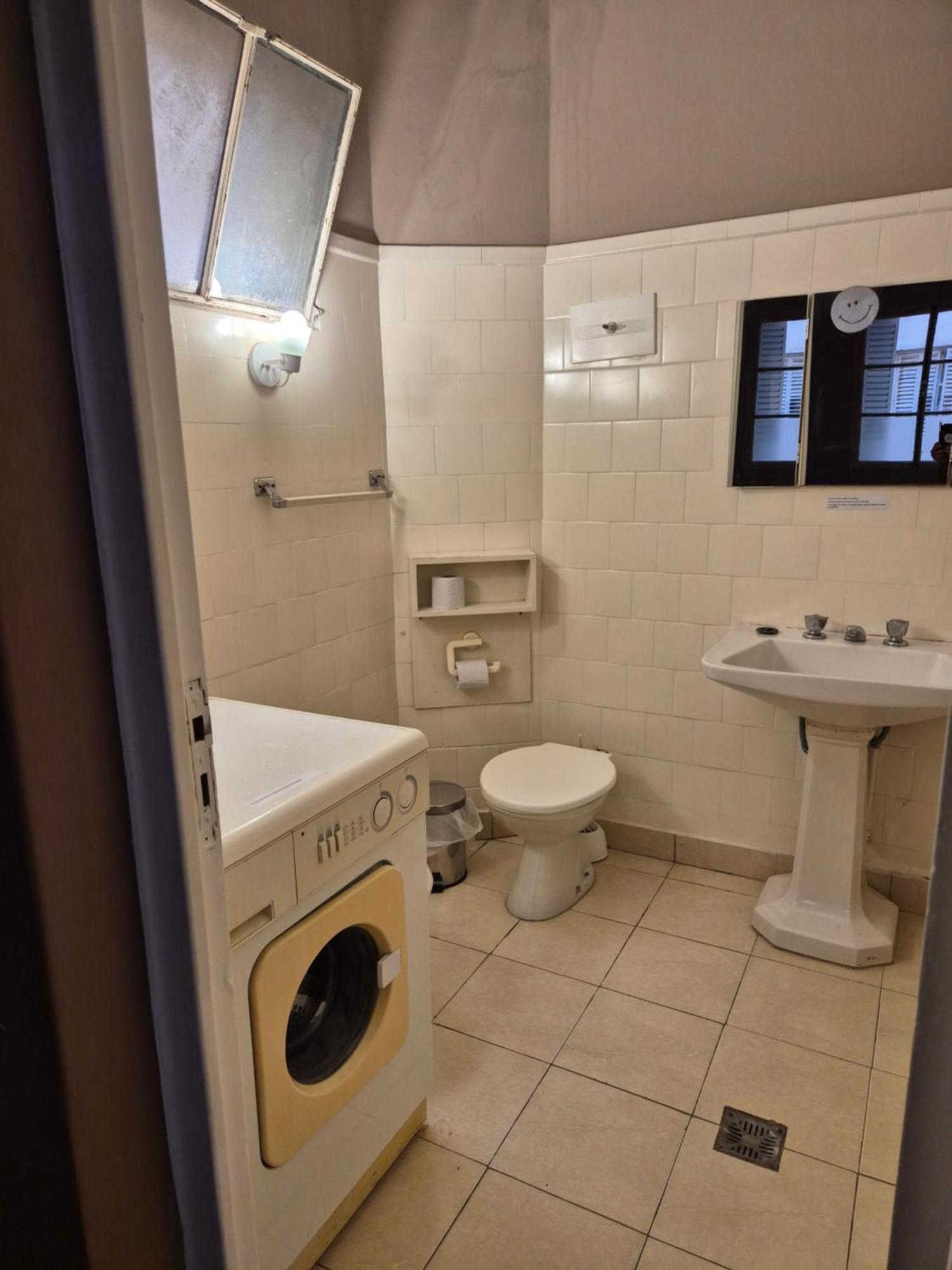 Apartamento Excelente Ubicacion, Frente A Plaza Independencia *