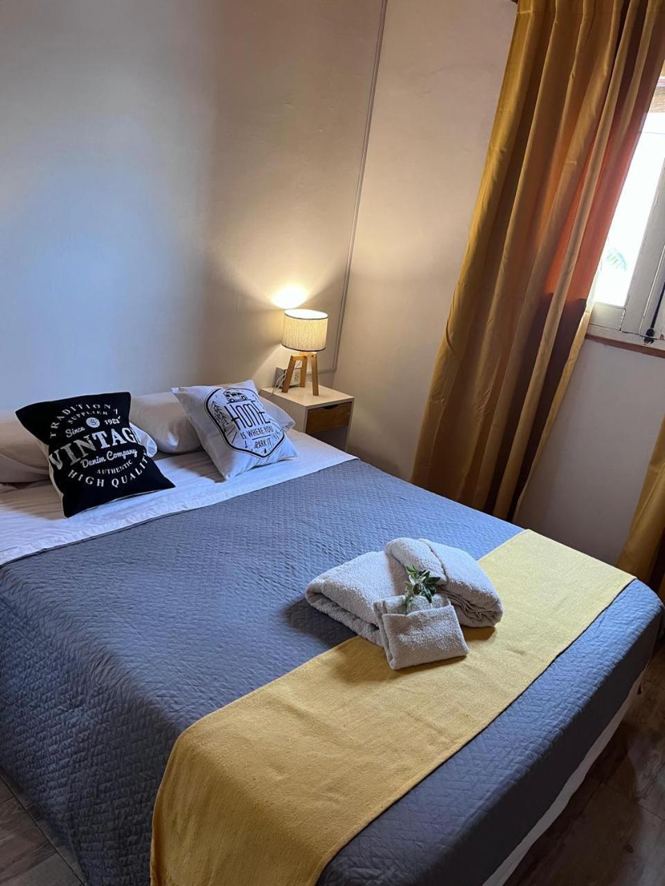 Hostal Mora International *