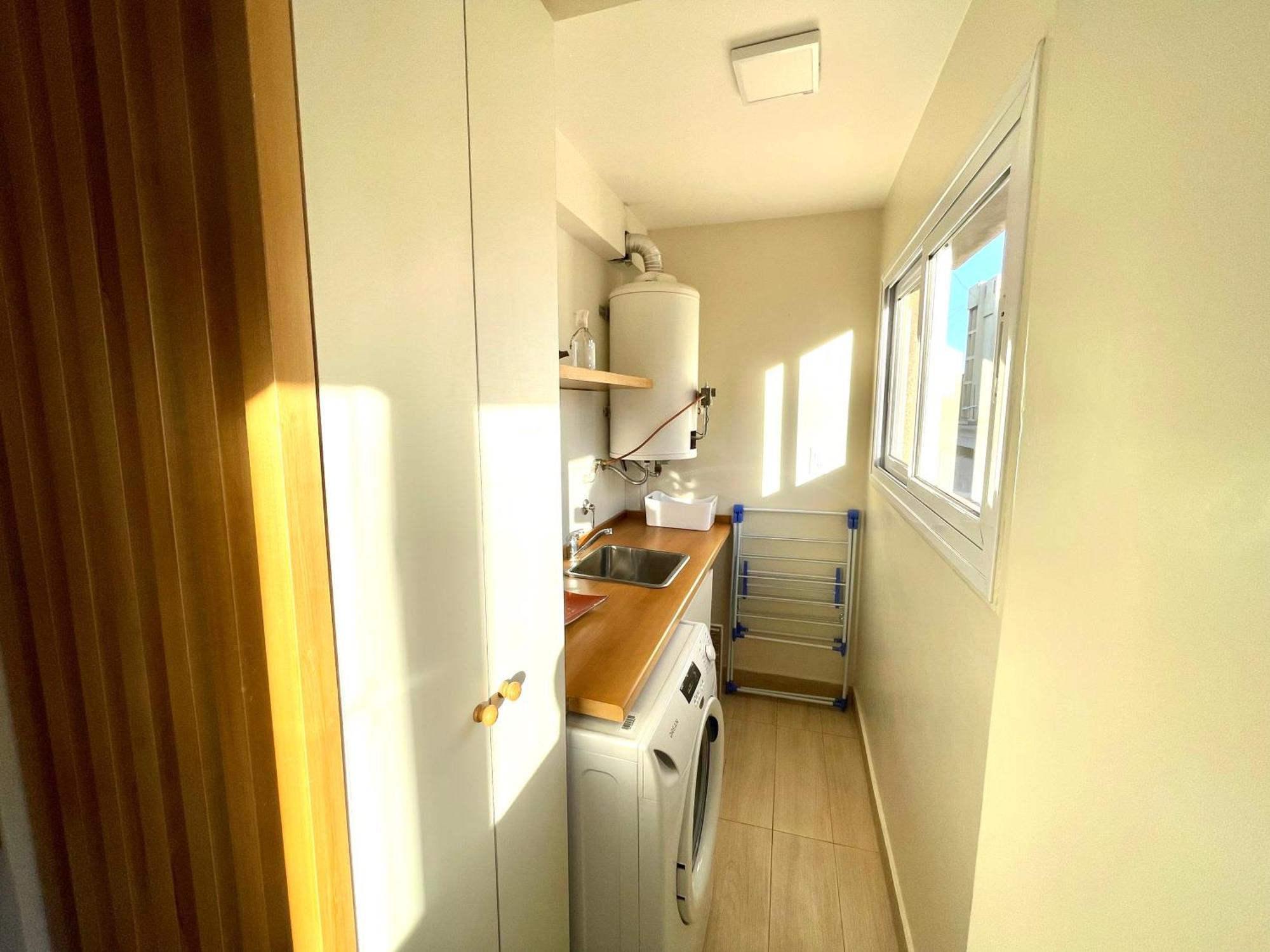 Apartamento Depto Centrico En Mendoza, 3 Ambientes Con Terraza Balcon Wifi Alta Velocidad Lavanderia Cercano Aristides Y Parque General San Martin