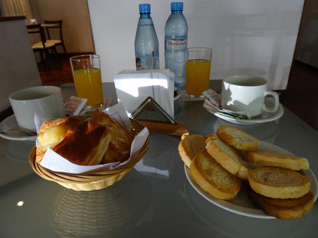 Mayo Hotel Mendoza