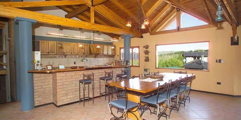 Chalet Casona Familiar Potrerillos Y *
