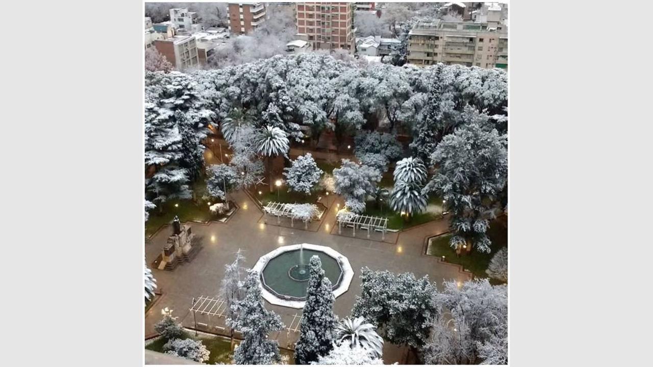 Departamento Centrico Esquina Plaza Independencia Apartment *