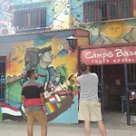 campo base youth hostel